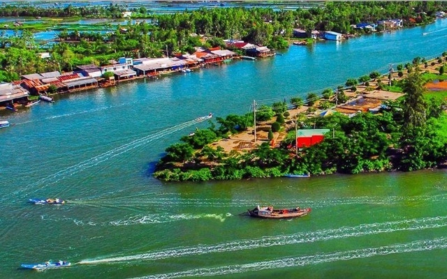 Experience traveling to Ca Mau Cape, discovering the beauty of the southern tip of the country