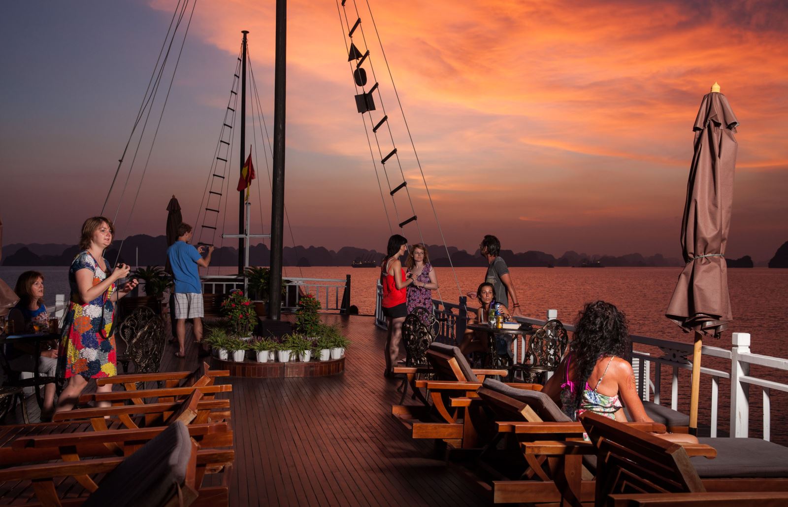 10 Days Vietnam Highlights Tour package with Luxury Halong Bay Cruise