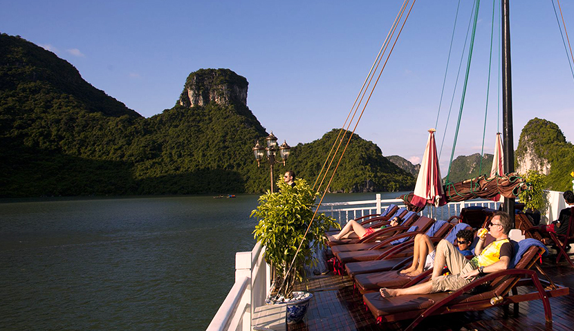 10 Days Vietnam Highlights Tour package with Luxury Halong Bay Cruise