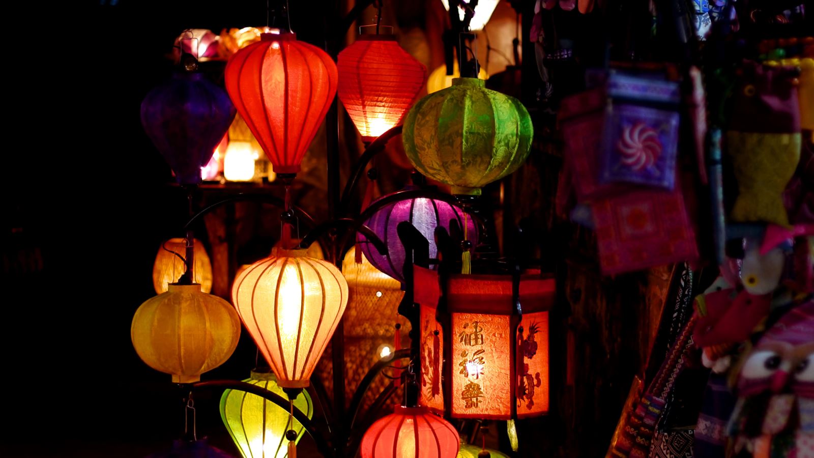 LANTERN MAKING –BE A REAL FAMER AT TRA QUE VILLAGE